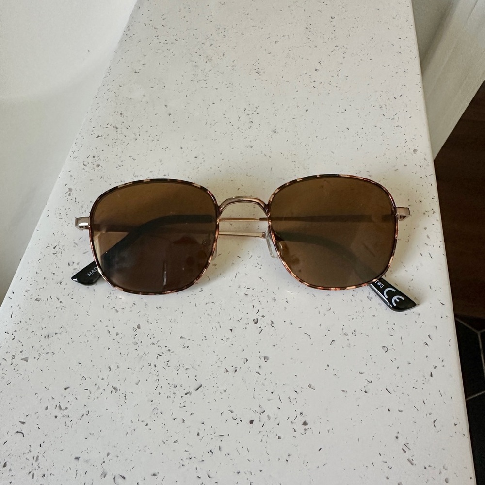 Brown Sunglasses with Gold and Tortoiseshell Design